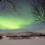 Aurora Moekki Porealtaalla Lapissa Tenojoen Rannassa Chalet Nuorgam