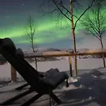 Chalet Aurora Moekki Porealtaalla Lapissa Tenojoen Rannassa Nuorgam