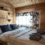 Chalet Aurora Moekki Porealtaalla Lapissa Tenojoen Rannassa *