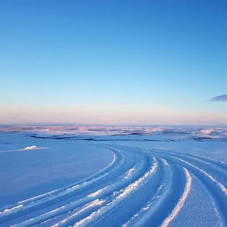 Chalet Aurora Moekki Porealtaalla Lapissa Tenojoen Rannassa
