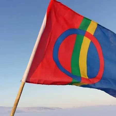Chalé Aurora Moekki Kylpyaltaalla Lapissa Tenojoen Rannassa *