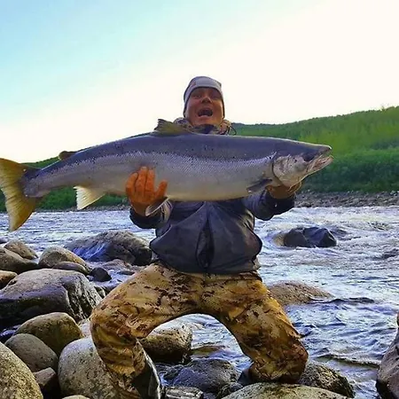 Chalé Aurora Moekki Kylpyaltaalla Lapissa Tenojoen Rannassa *