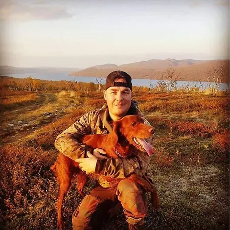 Aurora Moekki Porealtaalla Lapissa Tenojoen Rannassa Nuorgam