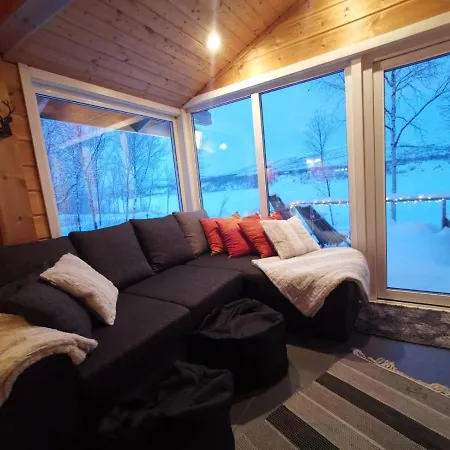 Aurora Moekki Porealtaalla Lapissa Tenojoen Rannassa Nuorgam