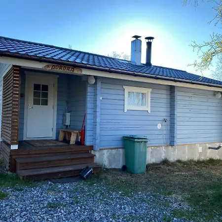 Chalet Aurora Moekki Kylpyaltaalla Lapissa Tenojoen Rannassa Nuorgam