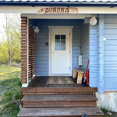 Chalet Aurora Moekki Kylpyaltaalla Lapissa Tenojoen Rannassa *