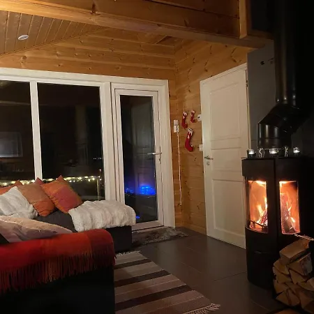 Aurora Moekki Kylpyaltaalla Lapissa Tenojoen Rannassa *