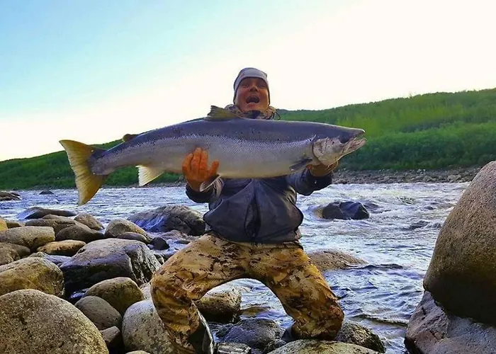 Chalet Aurora Moekki Porealtaalla Lapissa Tenojoen Rannassa *