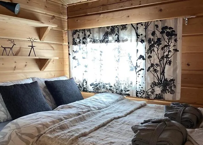 Chalet Aurora Moekki Porealtaalla Lapissa Tenojoen Rannassa *