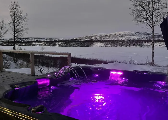 Aurora Moekki Porealtaalla Lapissa Tenojoen Rannassa Domek alpejski Nuorgam