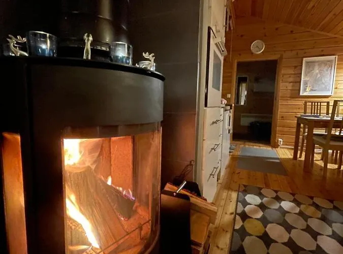 Chalet Aurora Moekki Porealtaalla Lapissa Tenojoen Rannassa Nuorgam