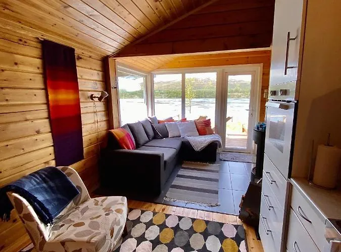 Aurora Moekki Porealtaalla Lapissa Tenojoen Rannassa * Nuorgam