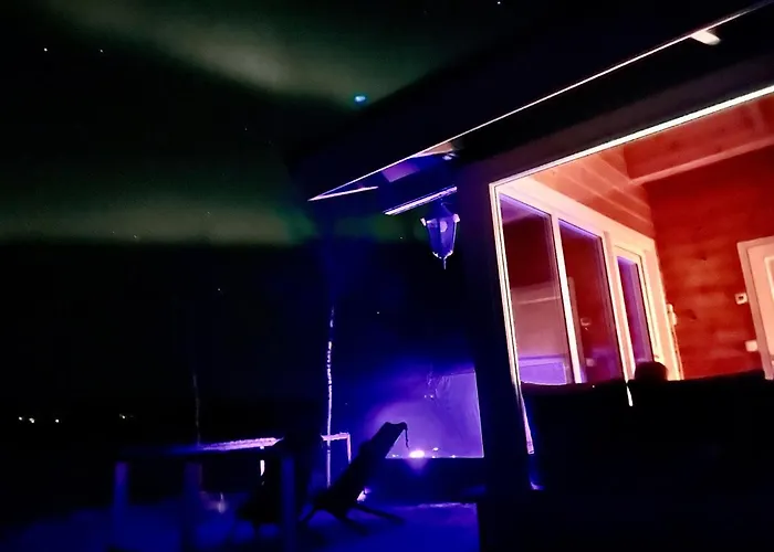 Chalet Aurora Moekki Porealtaalla Lapissa Tenojoen Rannassa